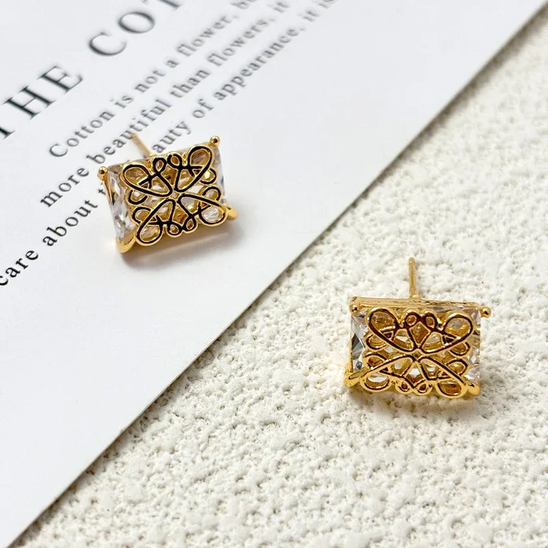 Anspruchsvolle geometrische Ohrringe, quadratischer Zirkonia mit Vergoldung, minimalistisches, leichtes Luxusdesign, elegantes Geschenk für das tägliche Accessoire – Detail 1