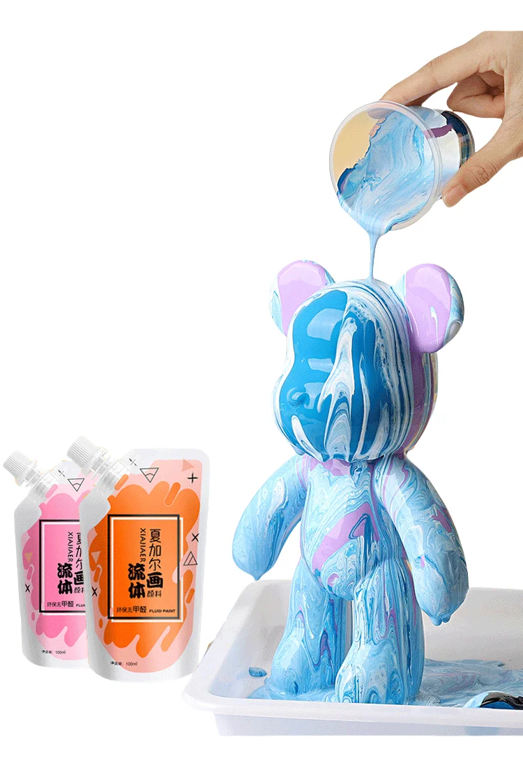 Približeni prikaz kapljice tekuće boje