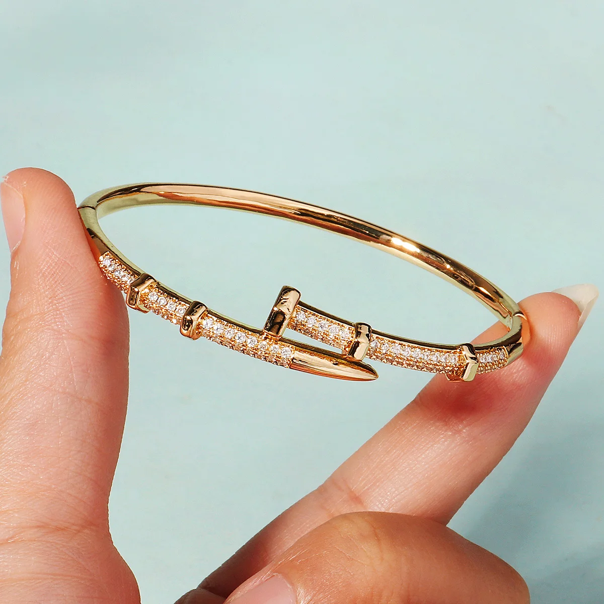 Zircon Bracelet Classic Stainless Steel Woman&rsquo;s Nail Bracelet Europe and the United States Popular Bracelets Sparkling Zircon Bangle As A Gift