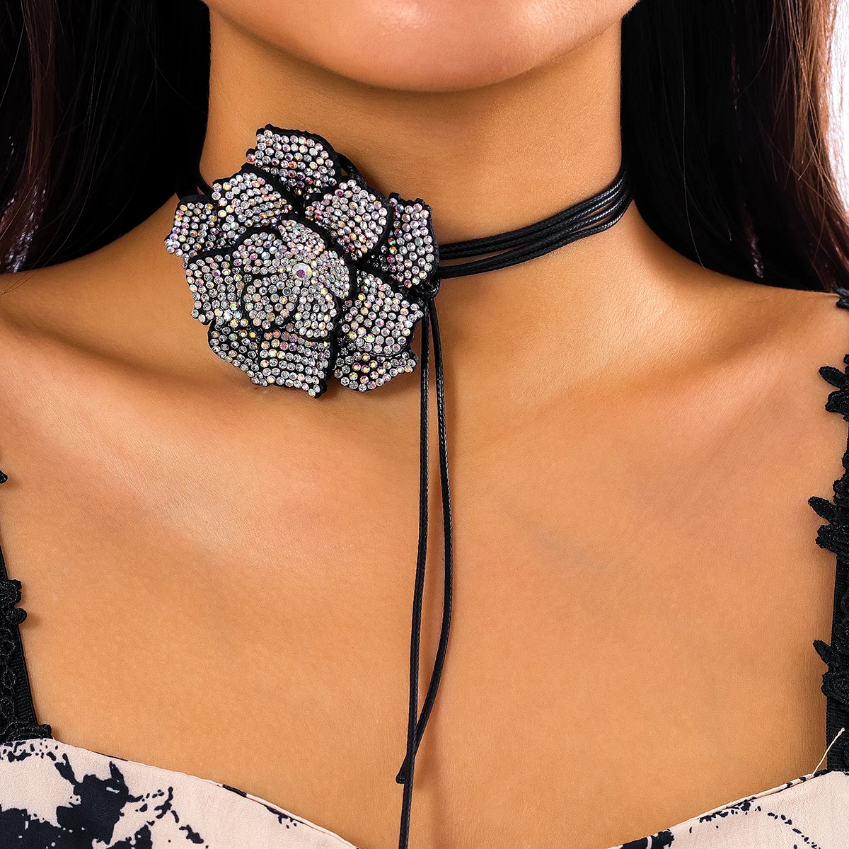 Collier Ras Du Cou Métal Et Strass Noir Et Gris - Modèle J182 - Occasion En Bon état D'usage
