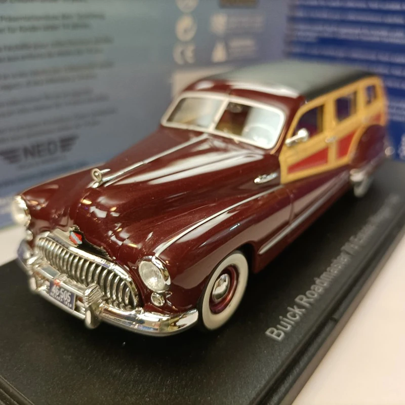 

Diecast 1:43 Scale Roadmaster Tour Car Classic Nostalgic Antique Car Vintage Roadmaster 79 1947 Car Model Collectible Toy Gift