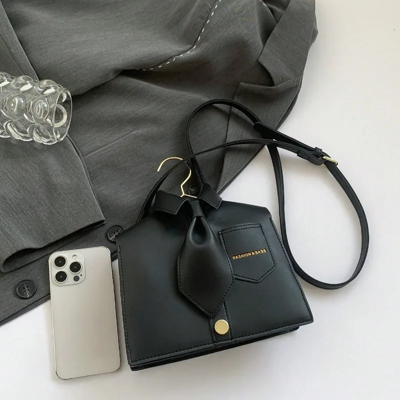 Collar Shape Crossbody Bag for Women – Novelty Purse