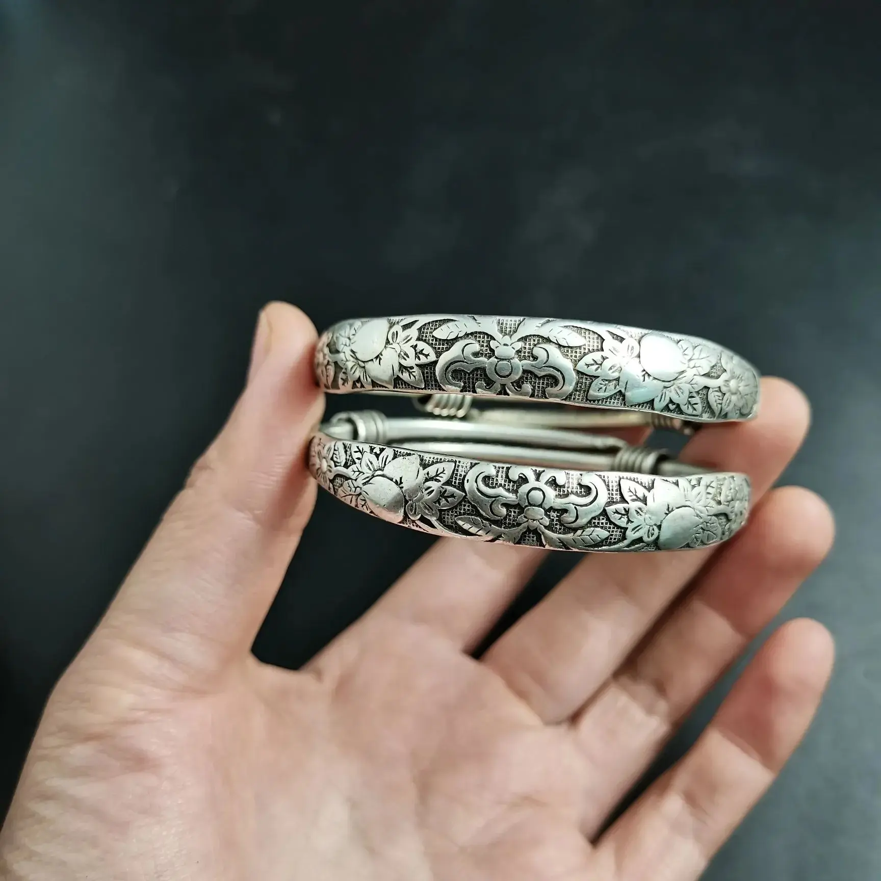 

1 Pair China Elaborate Tibetan Silver Lucky “Auspicious”Bracelet Metal Handicraft Decoration Home Decoration#13