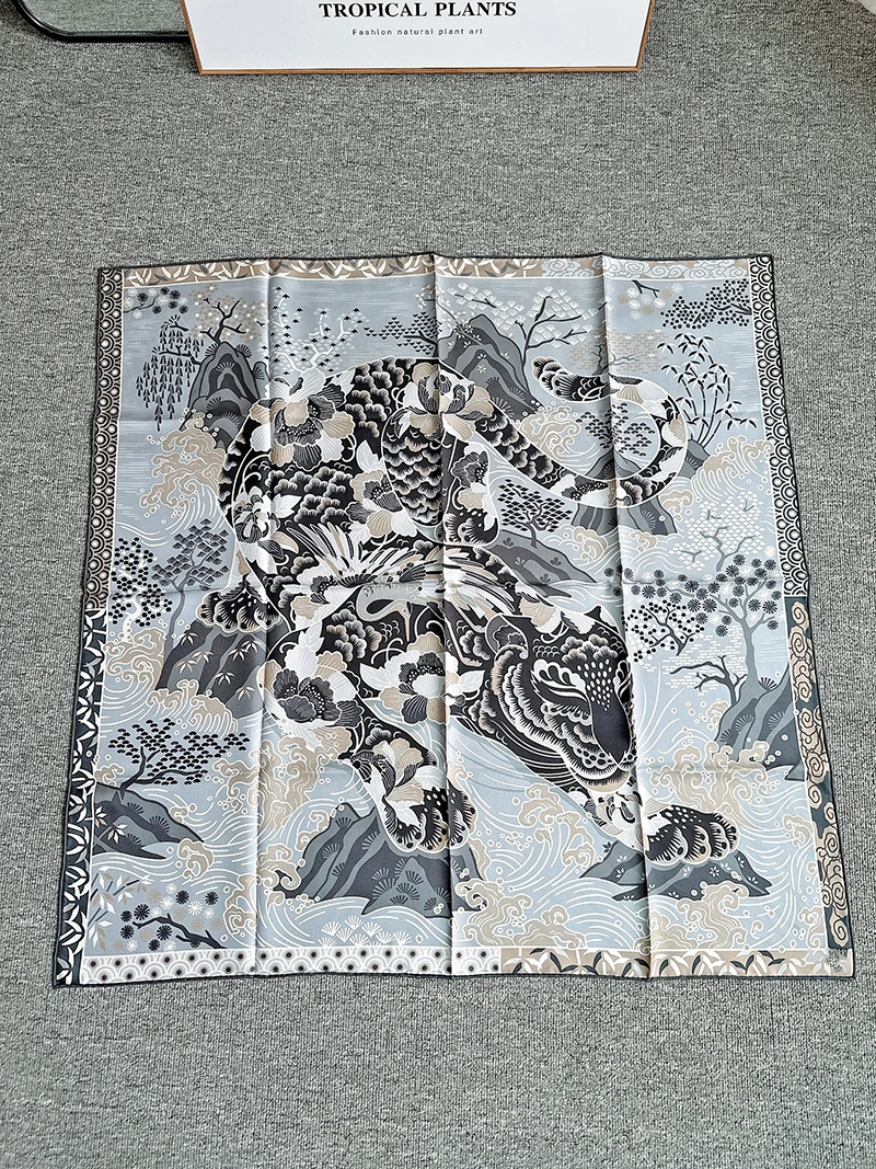 

Panther In The Wind Heavy Silk Scarf 18mm 100% Mulberry Silk Double-sided Printing Professional Neckerchief Black White And Grey