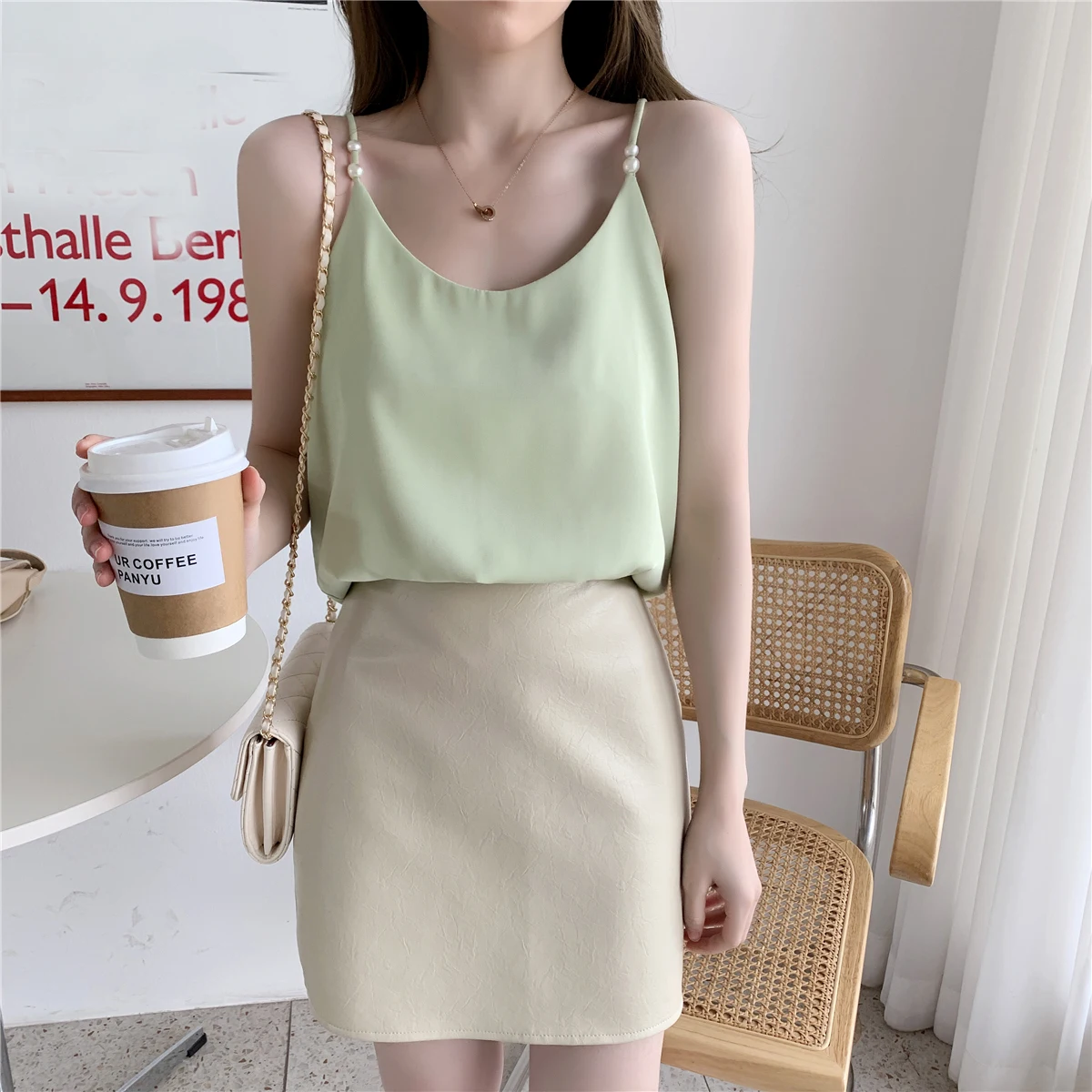 Woman Casual T-shirt Pearl Tank Summer Office Lady Trend Top Sleeveless Luxury French Elegant Camisole Sexy Solid New In Clothes
