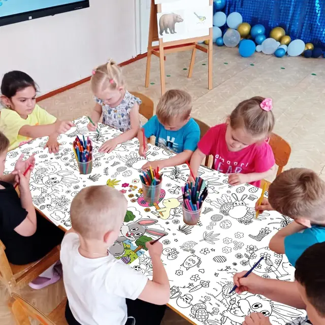 부활절 축제 분위기를 고조시키고 어린이의 창의력을 자극하는거대한 색칠 포스터 식탁보