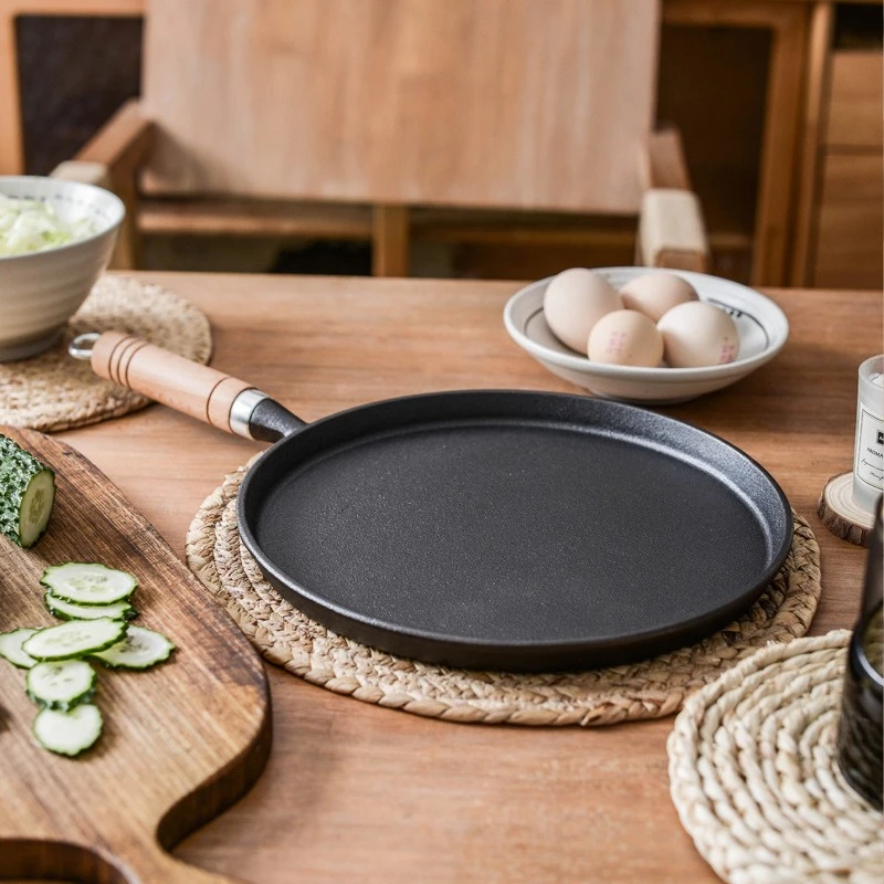 Thickened Cast Iron Flat Bottomed Pan Non-Stick Pancake Cooking Pot Home Use Wood Handle for Stuffed Pancakes And Handheld