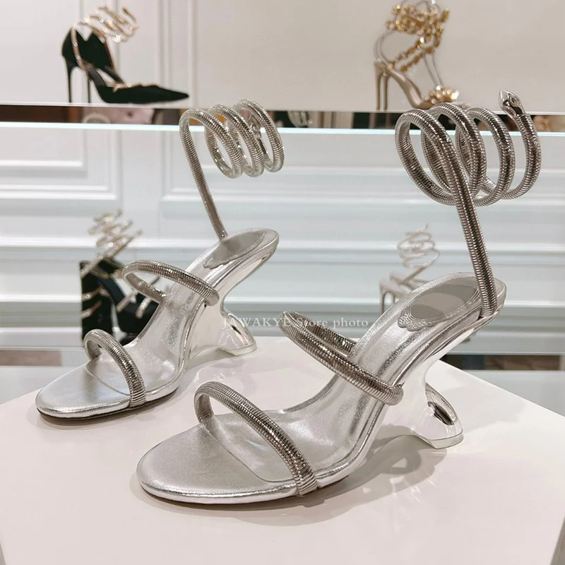 

2024 Summer Gold Banquet Shoes Wedge High Heel Sandals for Women Open Toe Metal Snake Around Ankle Sexy Party Wedding Sandals