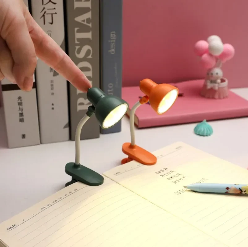 Small Bookshelf Night Light Desk Lamp LED Battery Powered Reading Desk Bookshelf Light Adjustable Portable Home Office Lamp