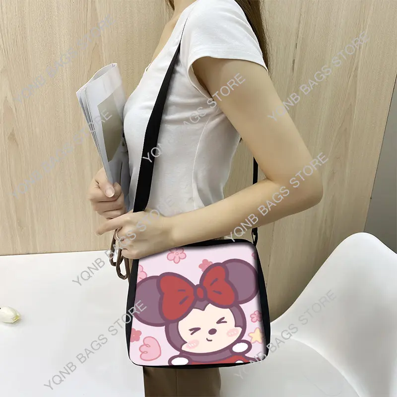 Tassen & portemonnees Luiertassen Minnie Mouse Luier Tas of Kwekerij Messenger Bag in Disney stof print ~ Handgemaakt ~ Baby Shower Gift New Mom Gift 