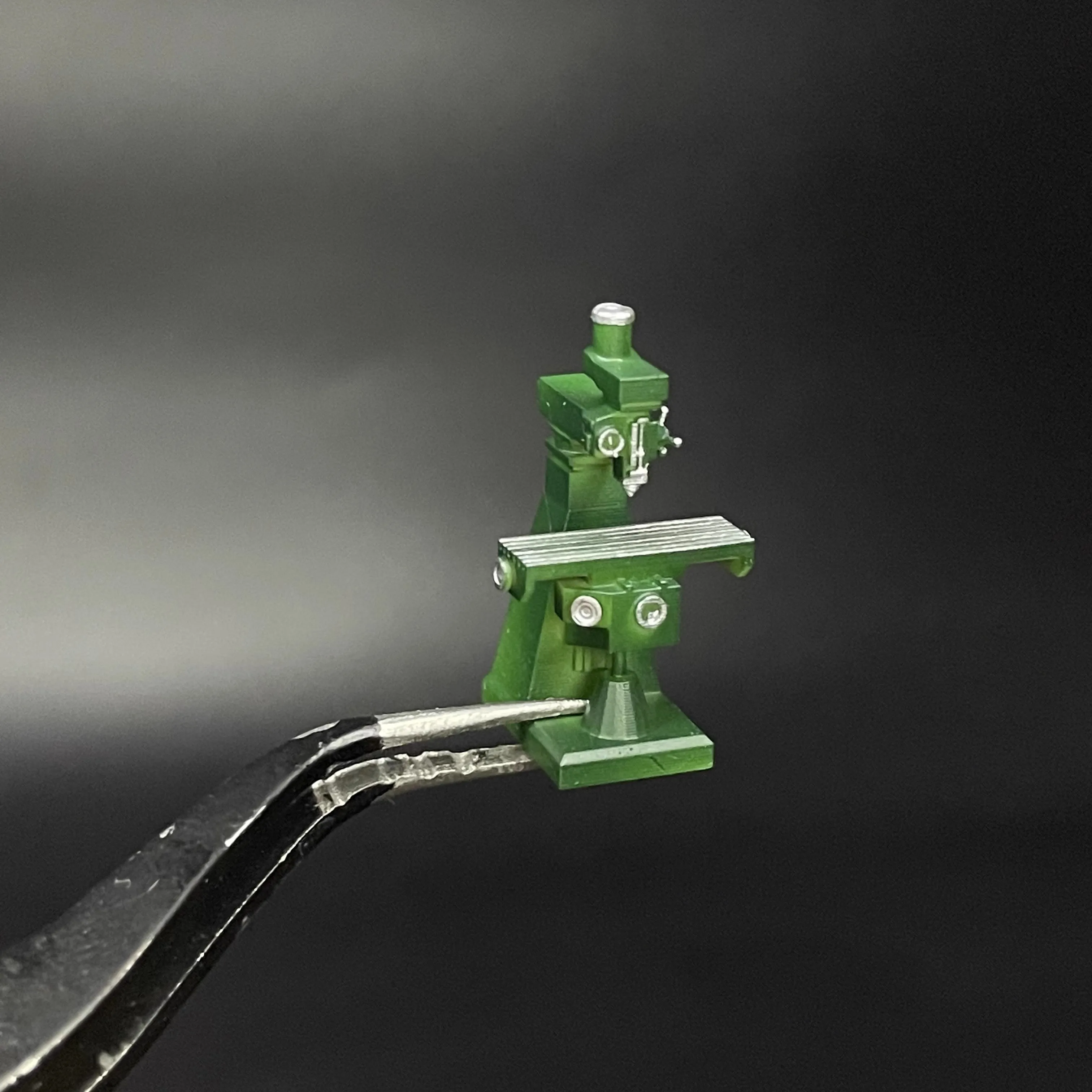 Modello In Miniatura 1/64 Di Trapano A Colonna E Tornio – Accessorio Per Diorami Di Officina E Garage, Effetto Usato