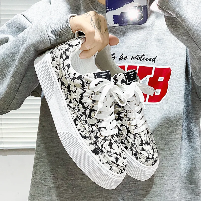 

Casual Harajuku Style Men Canvas Shoes Black White Printed Low Top Vulcanized Sole Shoes Comfortable Outdoor Skateboard Shoes
