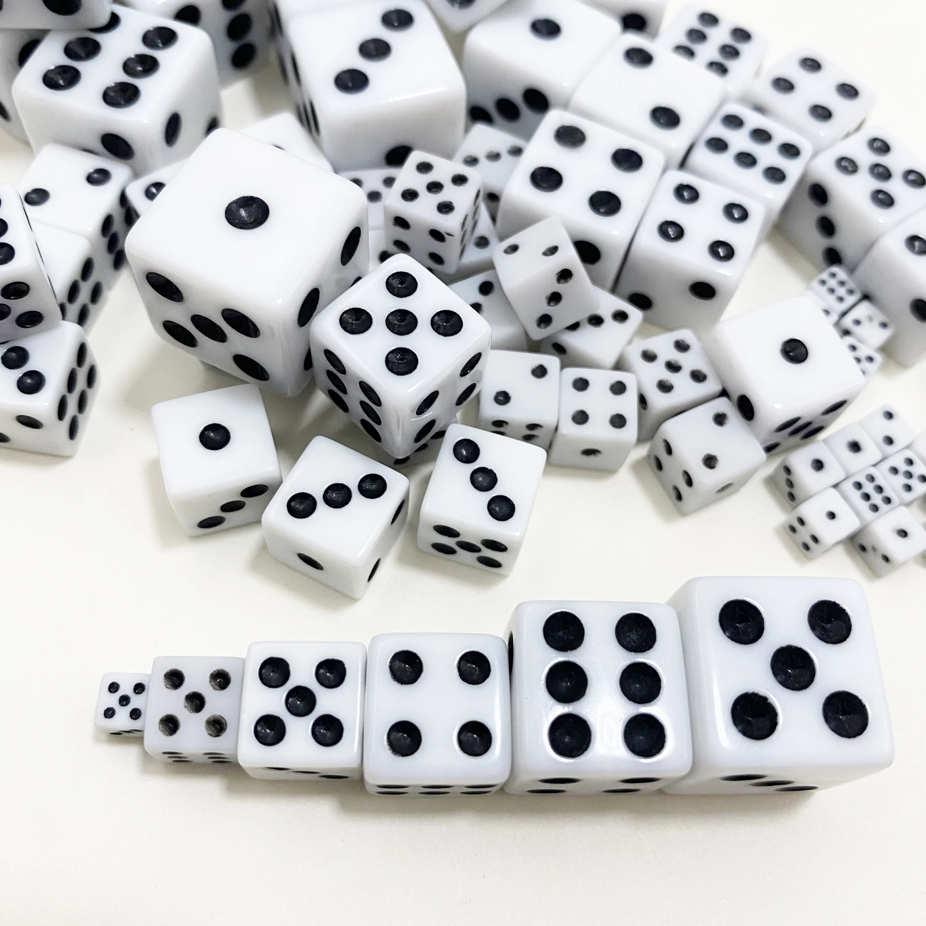 Game dice 100Pcs Mini Small D6 Dice 5mm 8mm 10mm 12mm 14mm 16mm Square Angle Black Point For Board Games