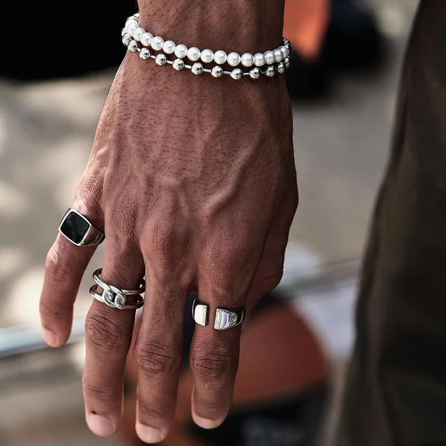 あなたにおすすめの商品 白い花の葉のブレスレット チャーム付きの