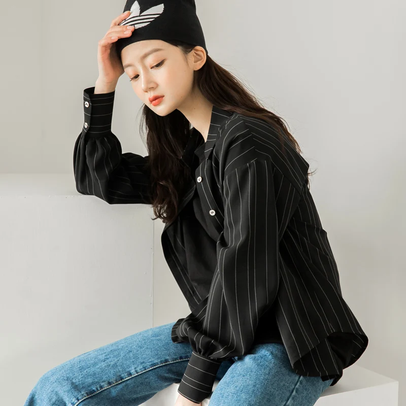 Рисунок 3 - Полосатая белая женская рубашка