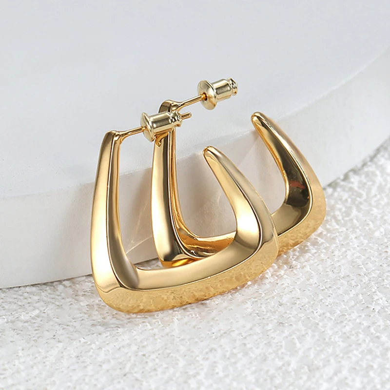 

2023 Trending Stud Earrings Accessories For Women Personality Girls Fine Luxury Designer Jewelry