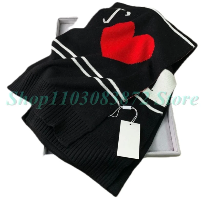 Рисунок 4 - 980202 зимний шарф с надписью Love