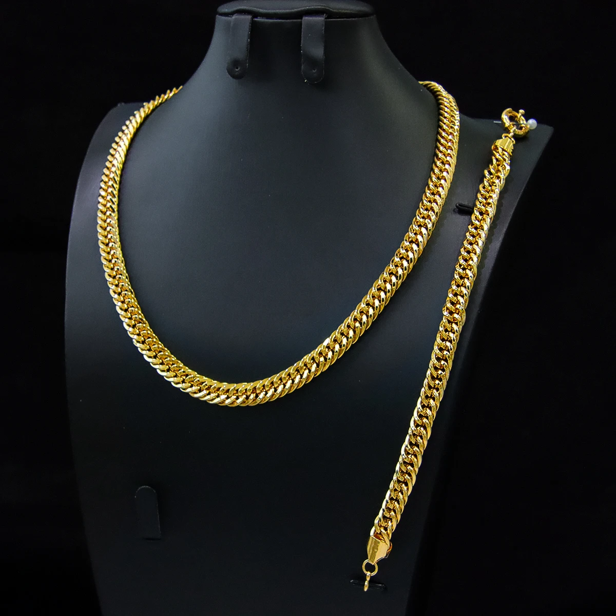 Dettaglio placcatura oro 22k
