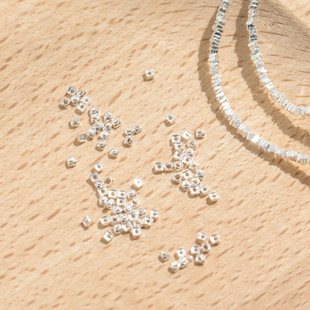 

1 г (около 58 шт.)/Лот S925 Стерлинговое Серебро Геометрические свободные плоские бусины 1,8 мм маленькие ювелирные разделители ручной работы DIY Ожерелье Браслеты