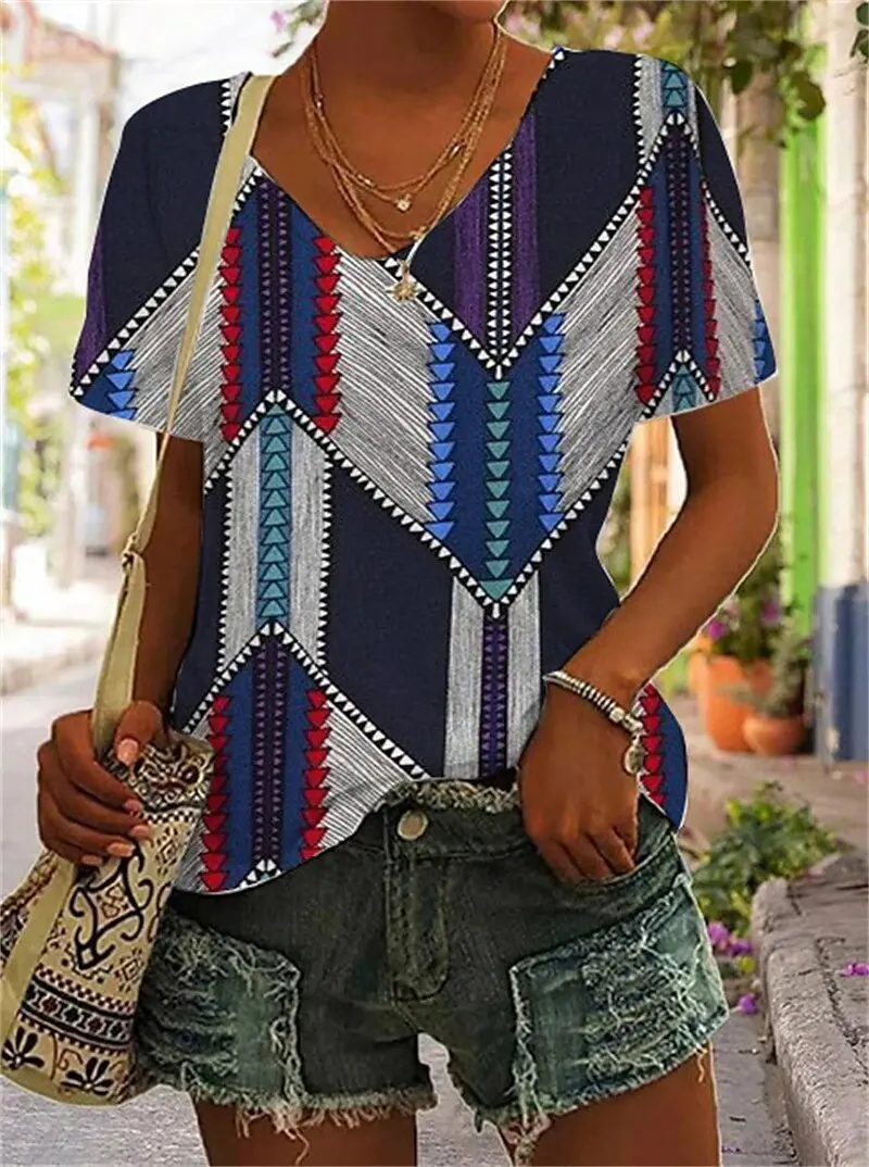 Women’s oversized geometric print T-shirt in light luxury casual style, summer fashion clothing