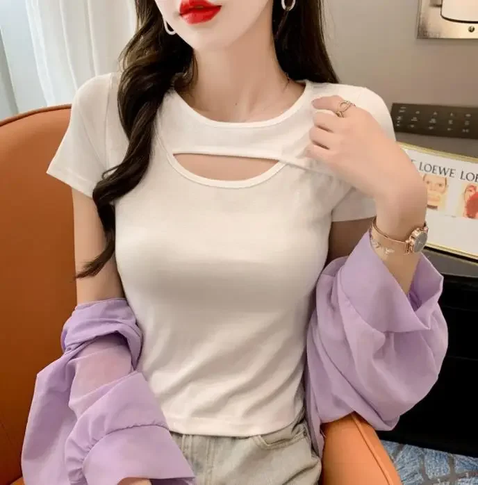

White knitted short sleeved T-shirt for women