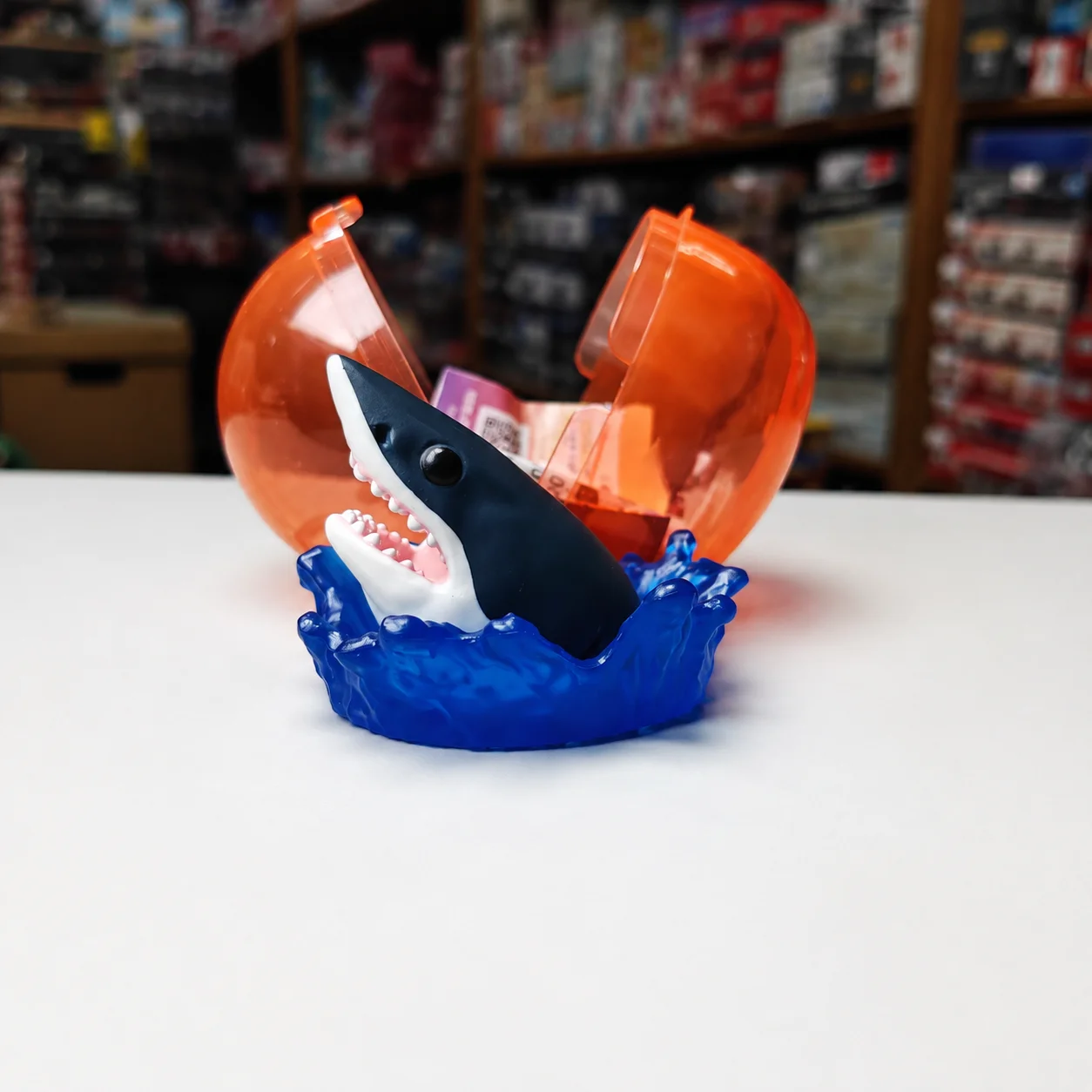 Yell Capsule Toys: Cute & Terrifying Sea Creature Desk Figures - Fish, Shark, Waves Design with Storage Clip