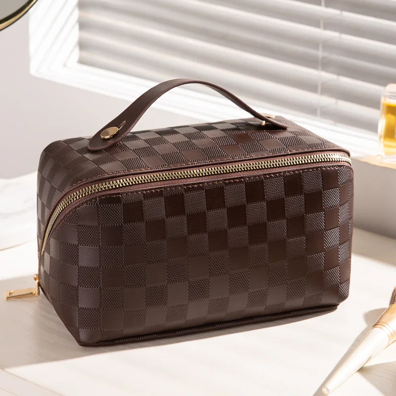 travel makeup bag louis vuitton print