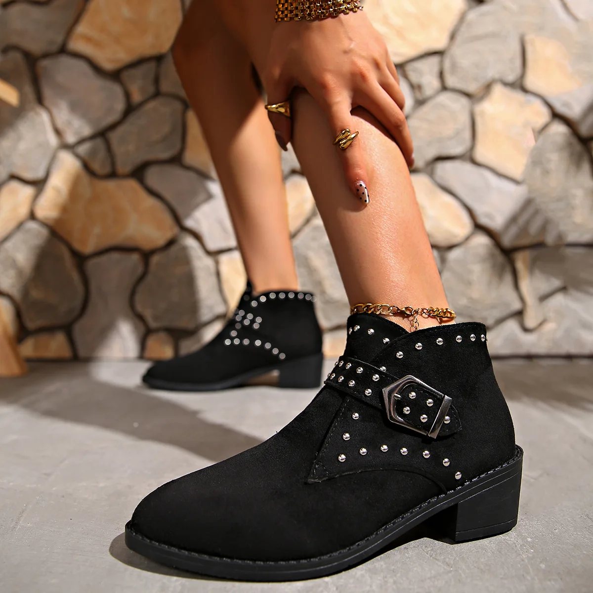 Dames moto laarzen van suède in punk stijl met studs en hak_voghion.com