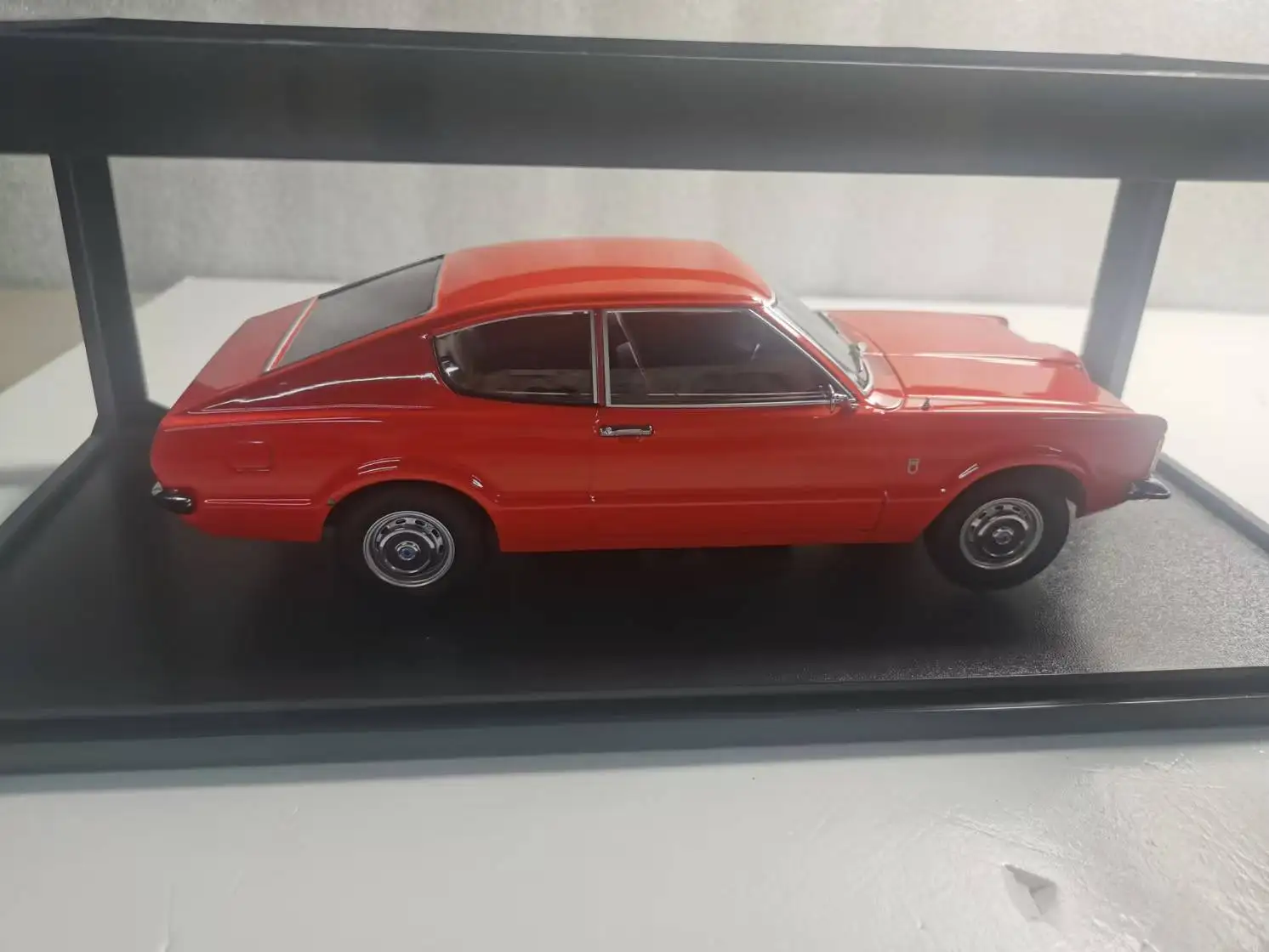 Die-cast Ford Taunus GT L Limousine 1971 Retro Coupe 1:18 Scale Alloy  Static Classic Car Model Souvenir Hobby Collection Gifts - AliExpress, image size:1492x1120