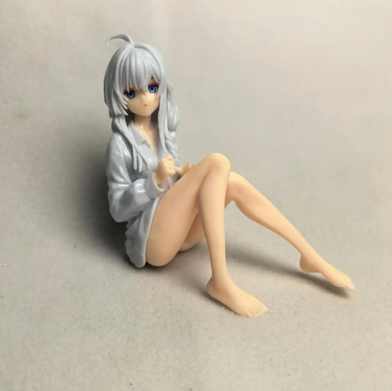 11cm The Journey Of Elaina Elaina Sitting In Pajamas Anime Girl Figure Model Statue Collection Desktop Decoration Ornament Toys