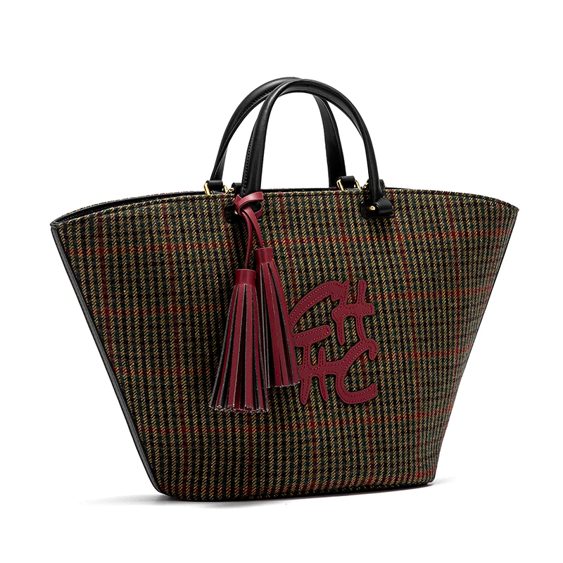 حقيبة يد نسائية من تصميم CHCH لعام 2025، تتميز بتص...