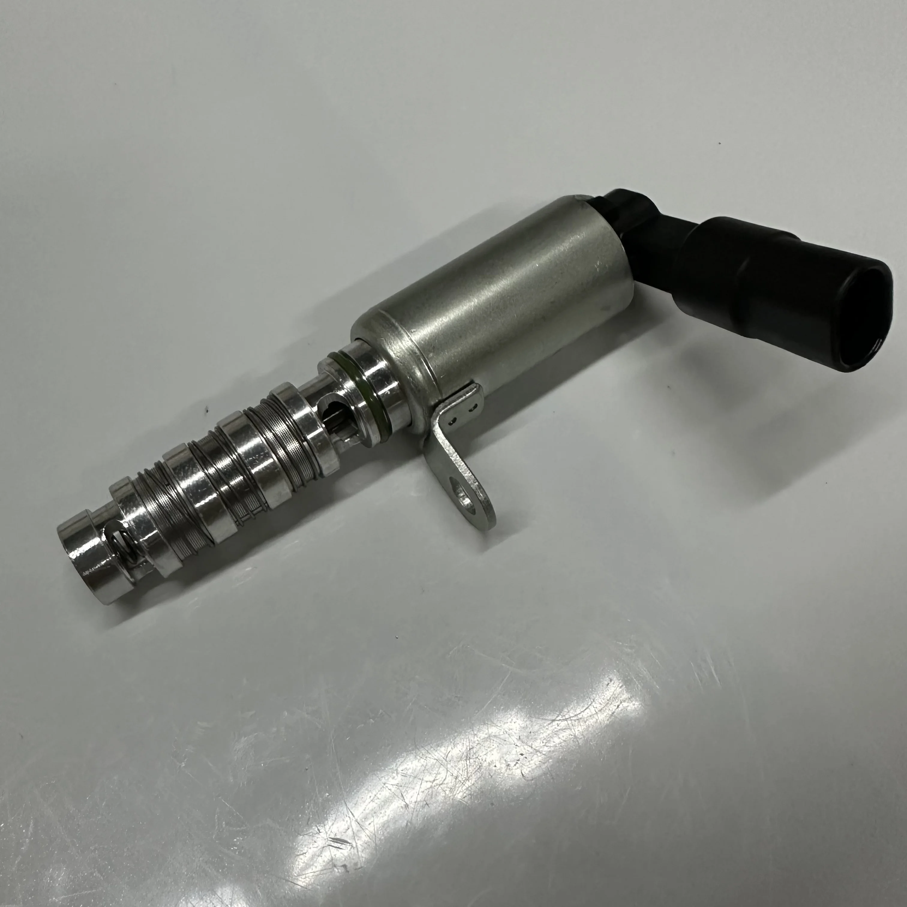 Car Oil Control Valve VVT Variable Timing Solenoid for Hyundai Elantra GLS edan 4-Door 1.8L