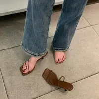 Nouvelles sandales rétro en cuir véritable à bout carré 2026 – Chaussons à talons hauts tendance pour femmes 3