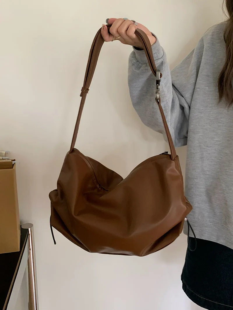 thumbnail image 1 of CGCBAG Bolso bandolera de lujo de diseñador de moda para mujer Bolso de mano de cuero suave de alta calidad Bolso de mensajero estético sólido simple, 1 of 5