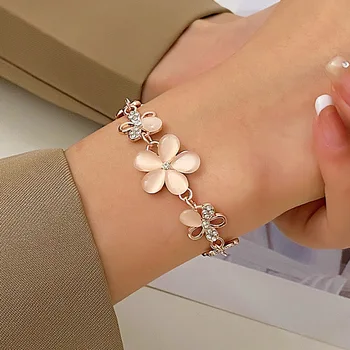 Korean Women's Geometric Star Flower Heart Bracelet Adjustable 2025 Trendy Luxury Charm Bracelets For Women Jewelry Accessories