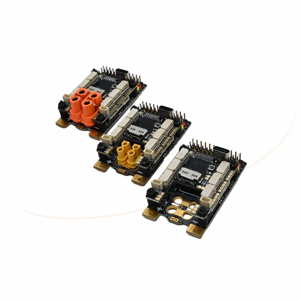 Deux modules GPS BN-880 avec compas pour drone FPV, vus de dessus, montrant les antennes et le boîtier.