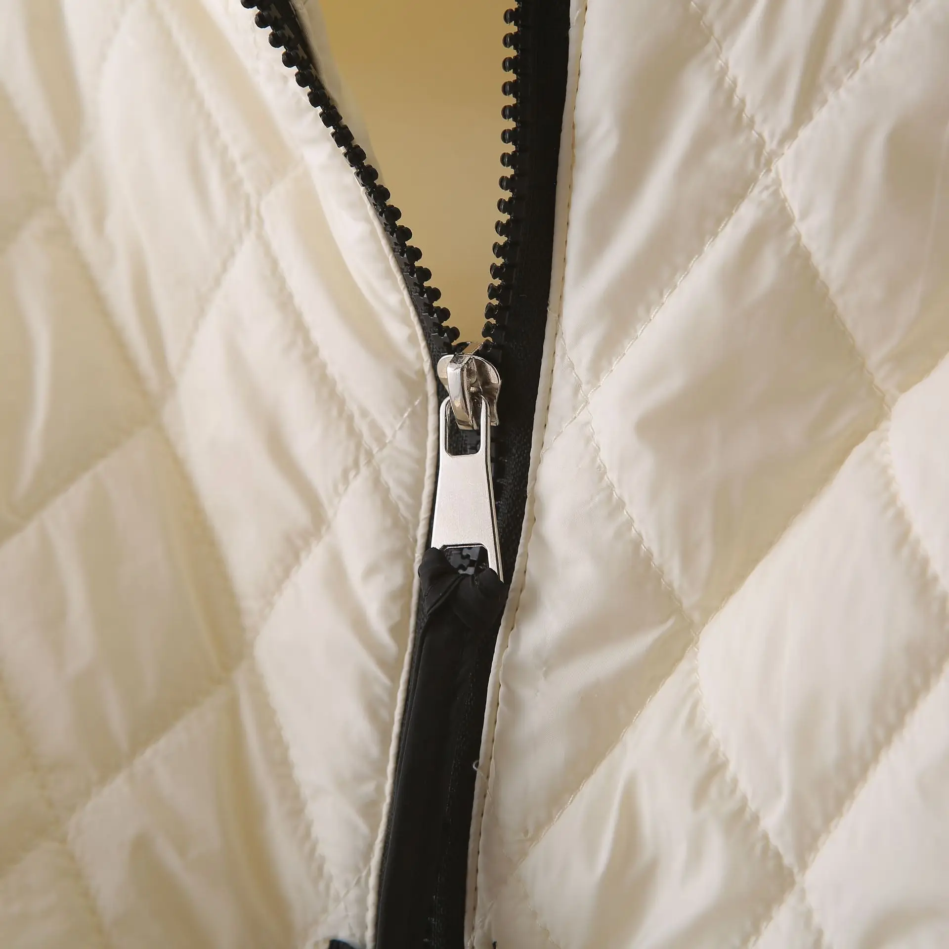 XXXXL Fashion Plus Size Women's Parkas 2025 Autumn/Winter New Lightweight Hooded Warm Padded Sleeveless Vest 1726