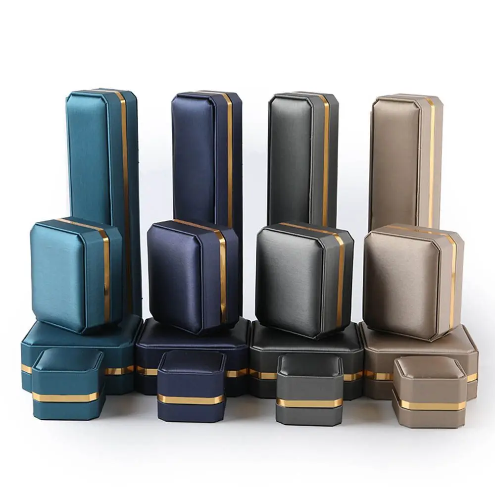 TRUNKS AND CASES WITH OUTER SURFACE OF PLASTIC