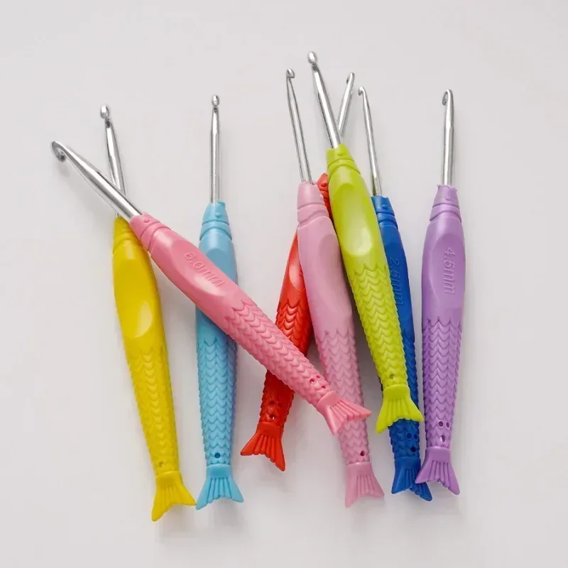 Crochet Hooks Crochet Needles Plastic Soft Handle Crochet Fish Knitting Tools Silicone Soft Handle Candy Color Wool Crochet Set