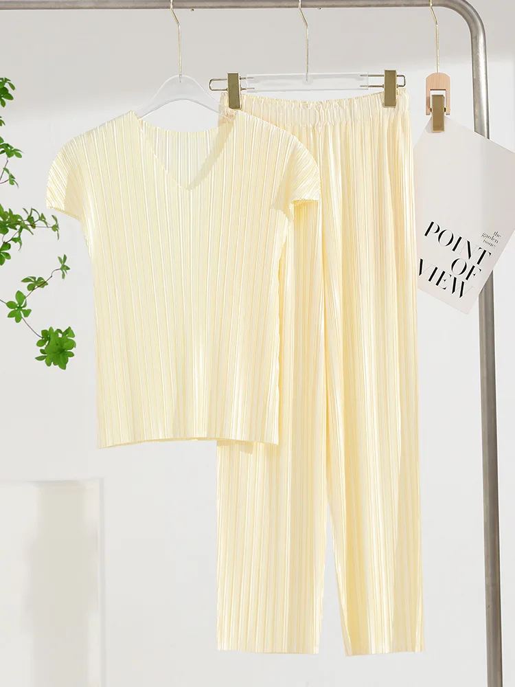 Miyake Pleated Fashion Casual Set Women's 2023 Spring New V-neck Glossy Short-Sleeved T-shirt Straight-Leg Pants Two-Piece Set