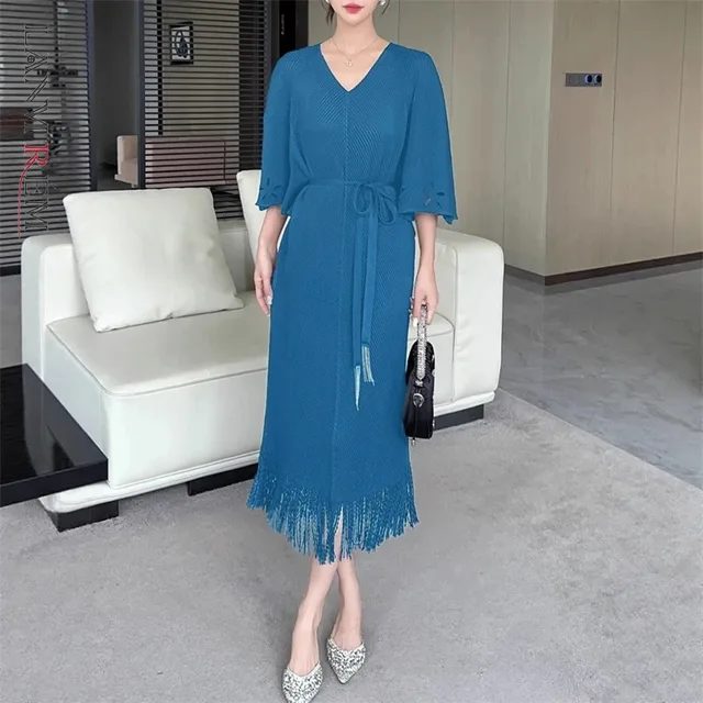 LANMREM Pleated Loose Batwing Sleeve V-Neck Tassel Hollow Design Women's Dress High-End Fish Scale Famale Clothing Chic 2DB4456