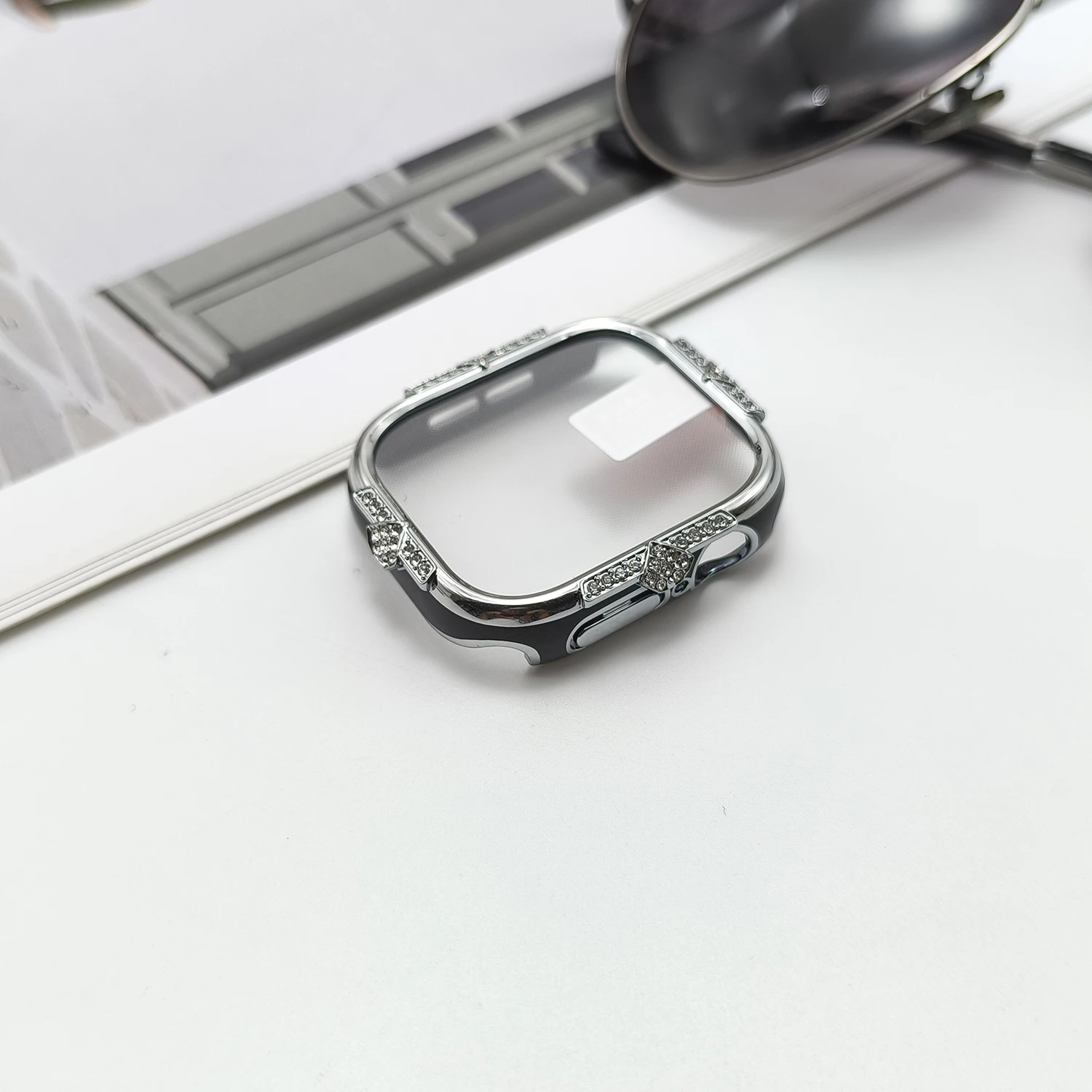 Elegant Four-Sided Diamond Inlaid PC Watch Protective Case with Shell Film