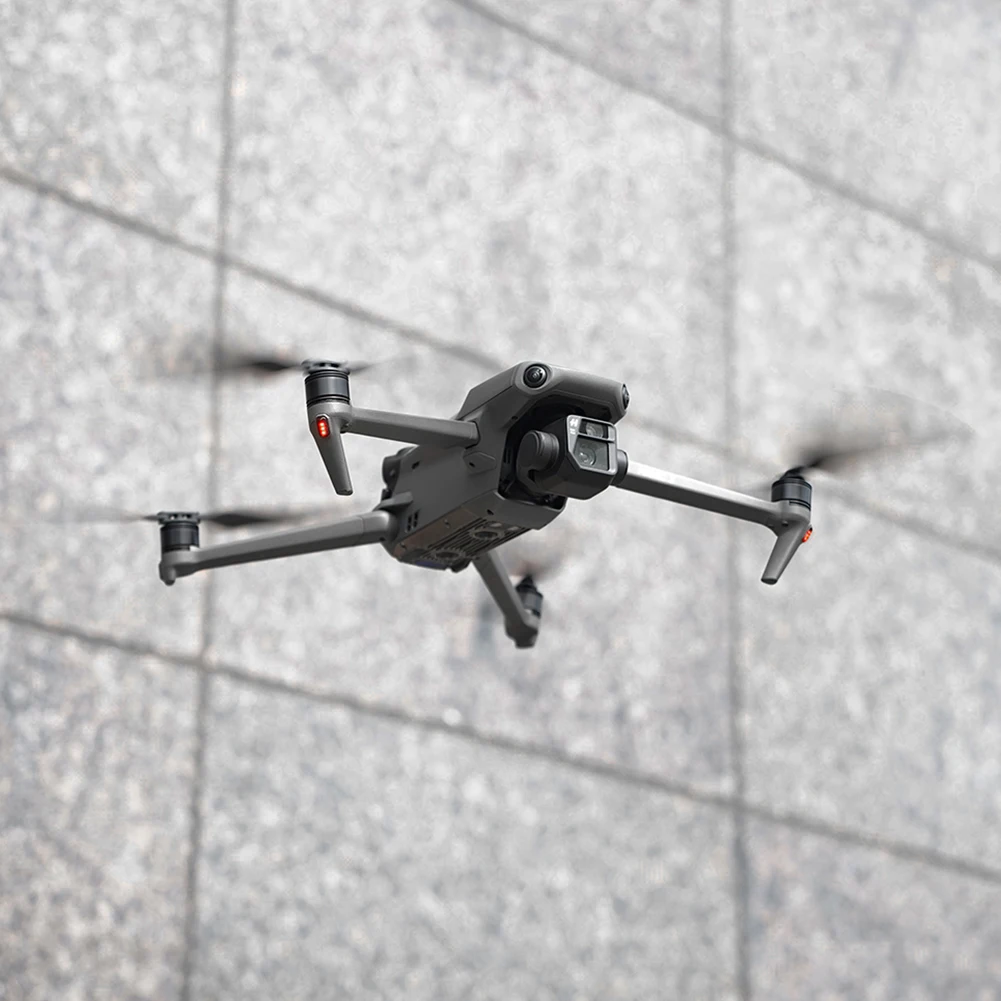 Détail des hélices pliables compatibles Mavic 3 Pro, montrant le mécanisme de pliage.