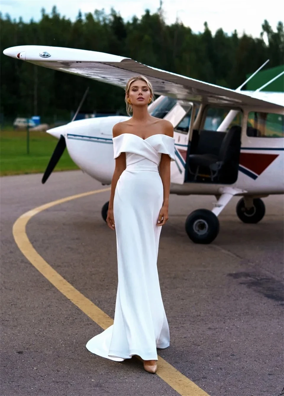 Elegant Boat Neck Off Shoulder Satin Simple Wedding Dresses 2024 Criss-Cross A-line Court Train Floor Length Bridal Gowns
