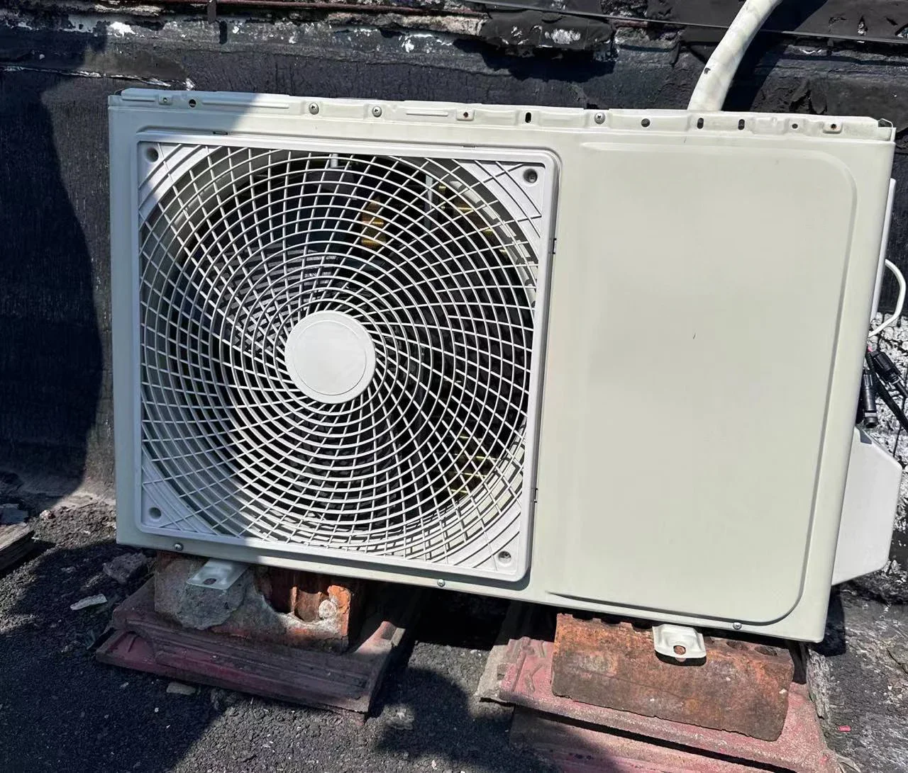 Aire Para Casa Con Paneles Solaees Split Air Conditioner And Heater With Solar Panels For Home 4