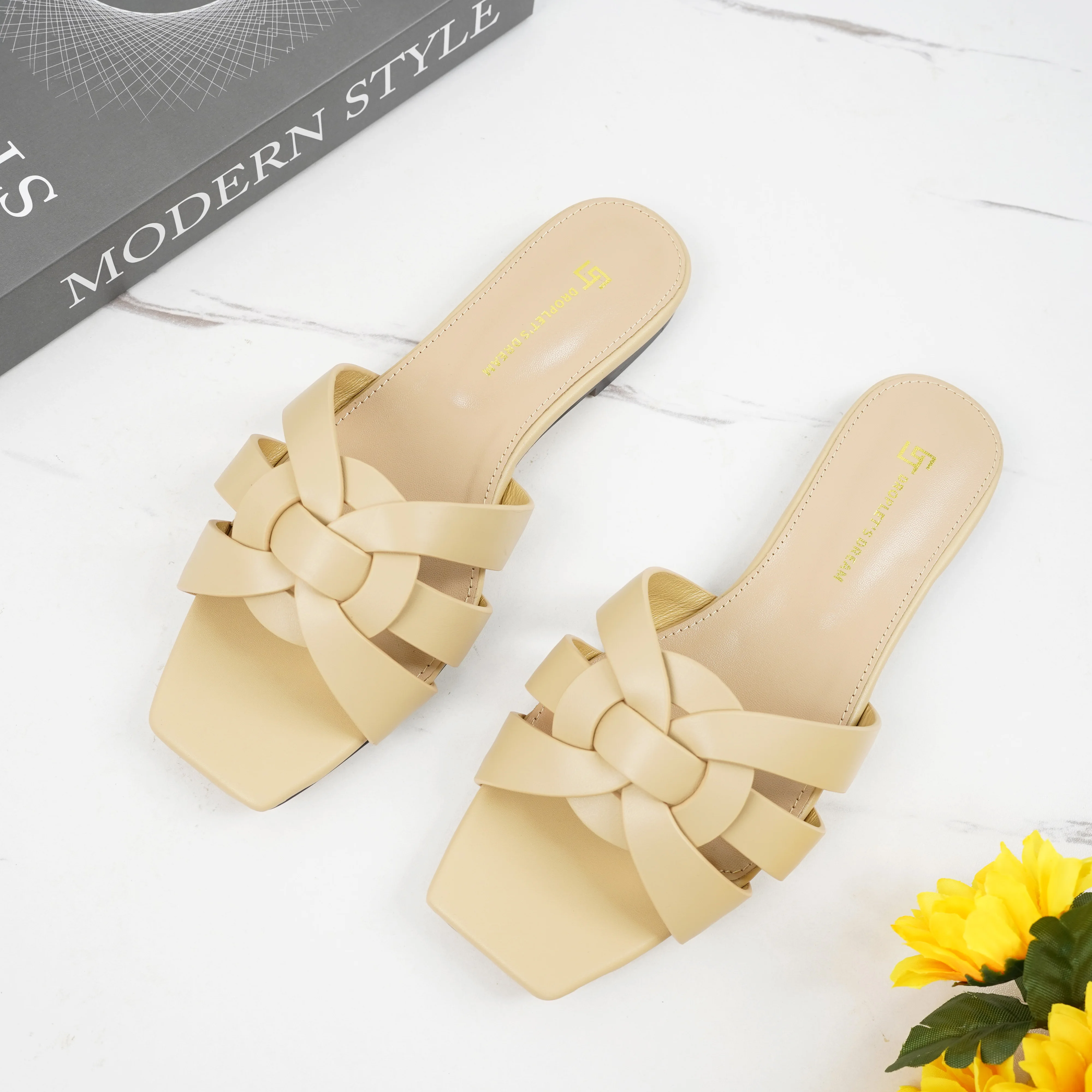 CC 25 Flower Thong Slippers Gold Cowhide 233416
