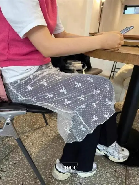 Look Elegante e Romântico com a Saia Vintage Floral da Tonngirls 2 Saia Vintage Floral Tonngirls