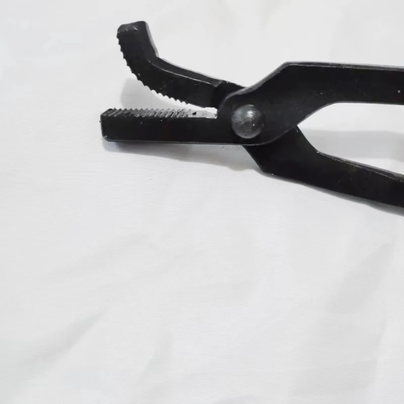 Shoe repair tool with horseshoe bending and pressing pliers 2