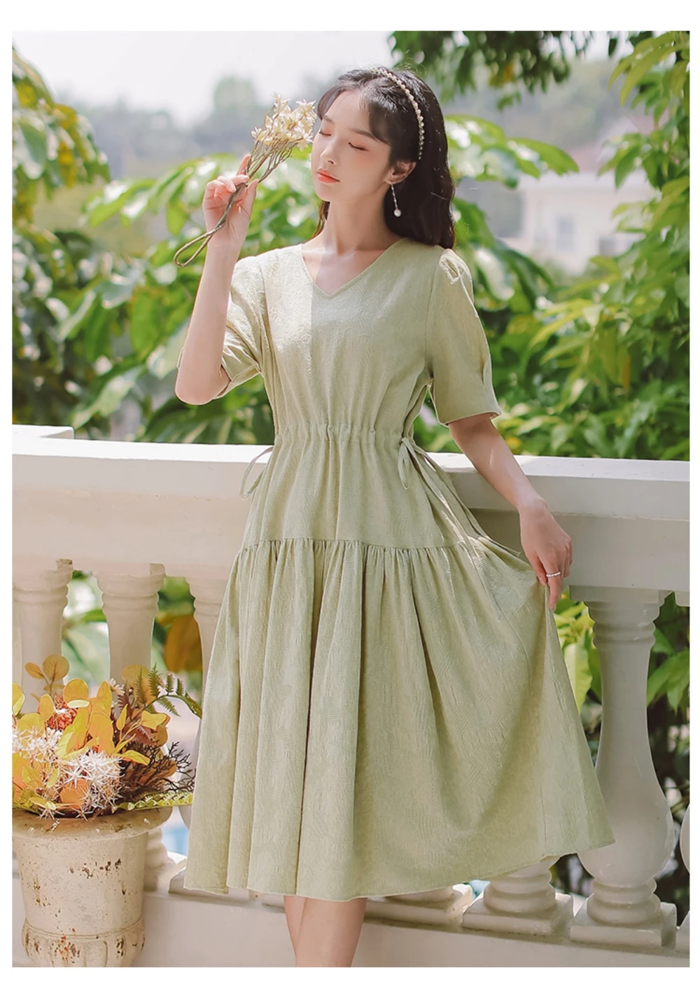 

2022 New Thin V-neck Vintage Bubble Sleeve Drawstring Waist Closing Dress Free Shipping