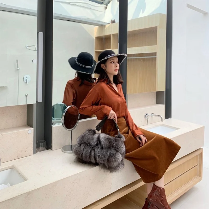 Luxury Fox Hair Shoulder Bag For Women's New Fashionable Large Capacity Fur Handbag With Fluffy Plush Commuter Bag